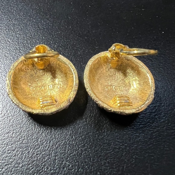 Vintage BSK Clip On Earrings White Enamel Blue Flowers Gold Tone‎ - Picture 7 of 10